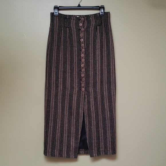 B&P Pencil Skirt with Wooden Buttons and Slit - Picture 1 of 7